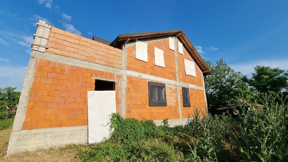 Casa si teren extravilan 
Vând casa P+M la rosu + 20.000mp teren extra
