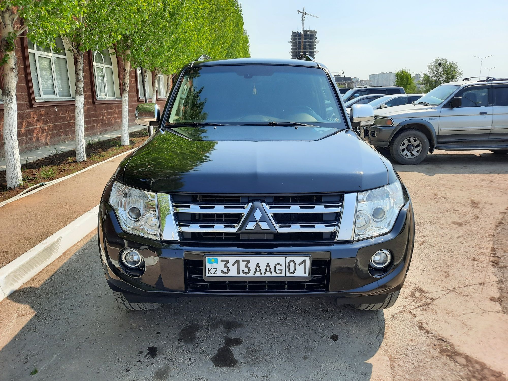 Mitsubishi PAJERO 4