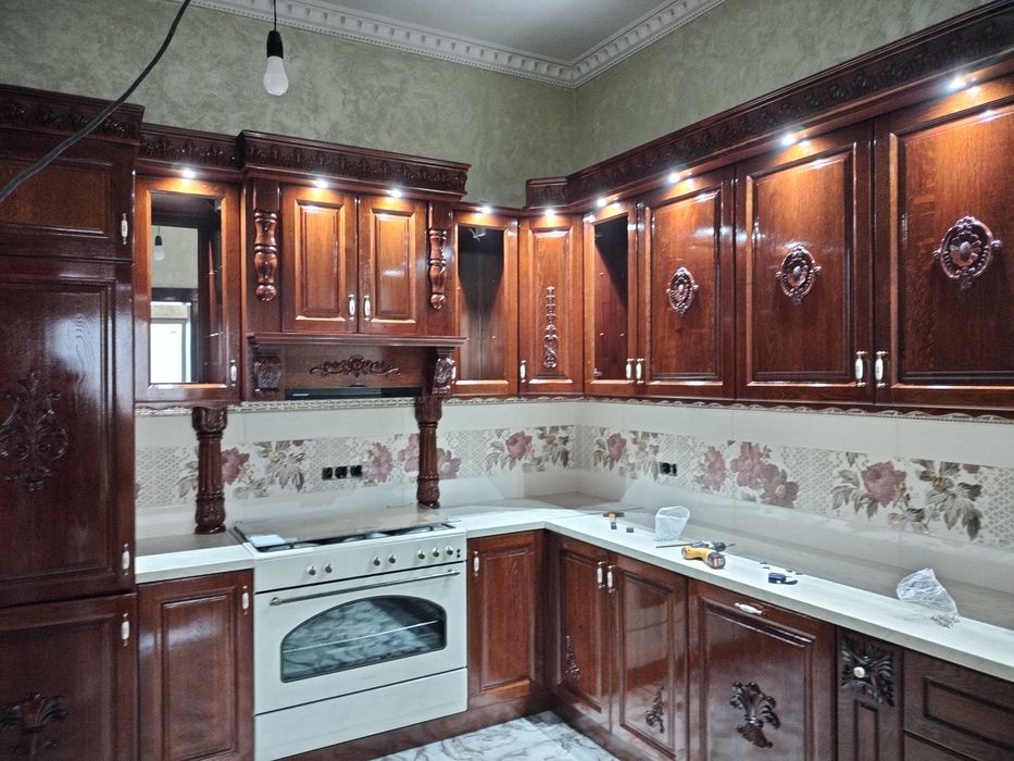 Mobila de bucătărie sculptată unicat