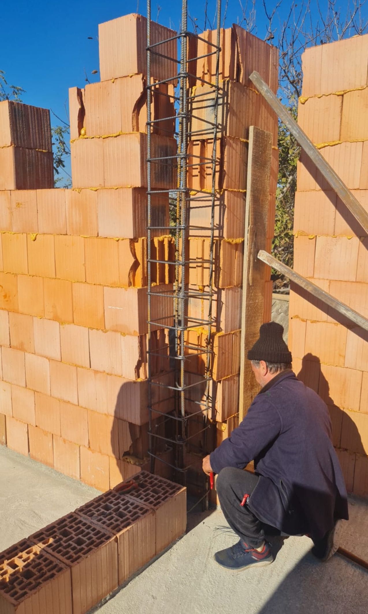 Constructii, amenajări interioare si exterioare