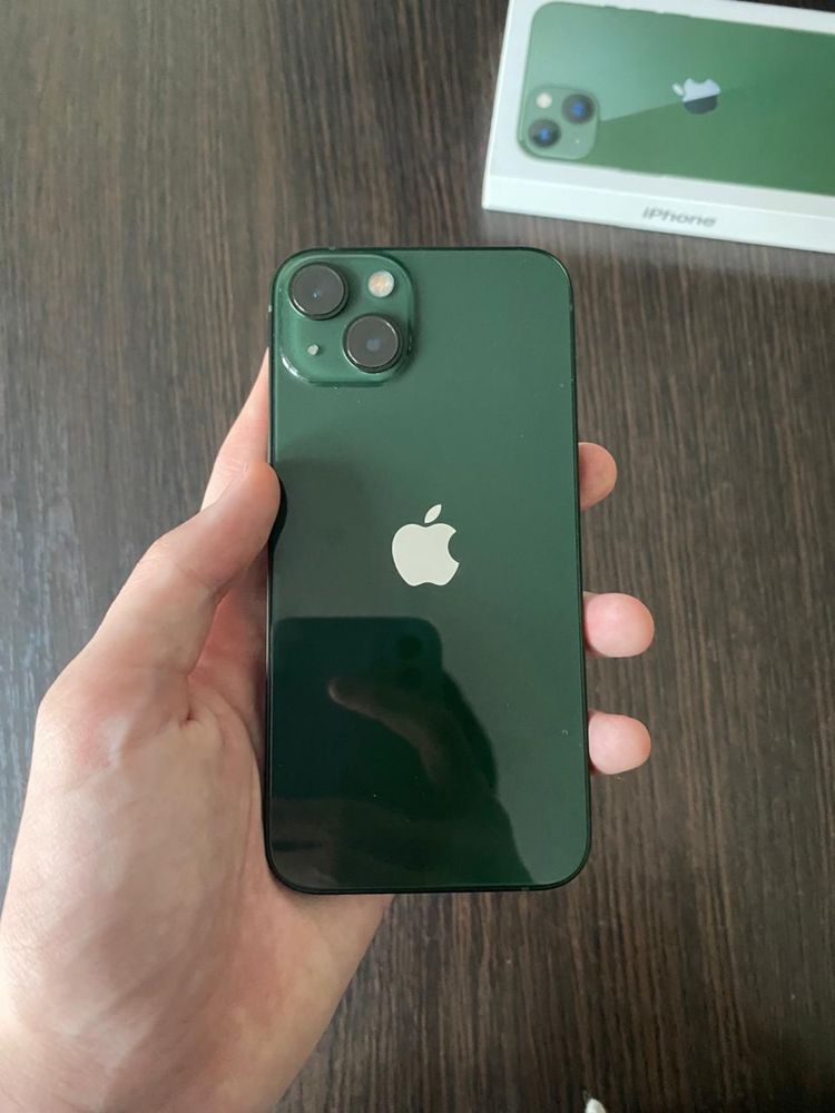 iPhone 13 зеленый