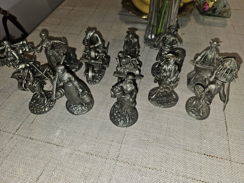 Statui metalice vechi.