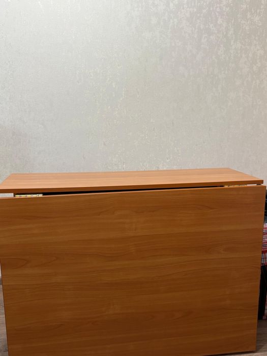Продается шкаф и стол