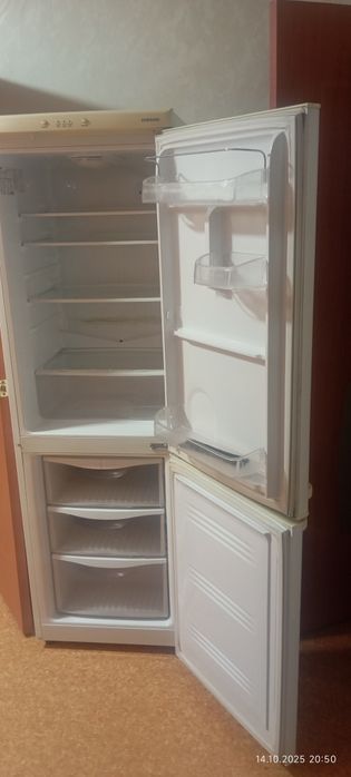 Холодильник Samsung