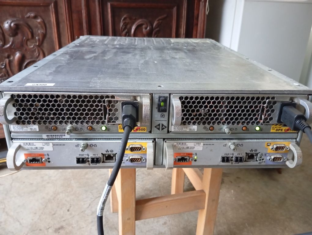 EMC Dell KAE Storage Array W4572 00504 + 15x 146GB 2x Controllers