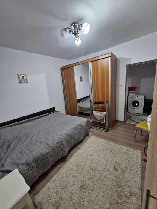 Inchiriez apartament 2 camere Campina