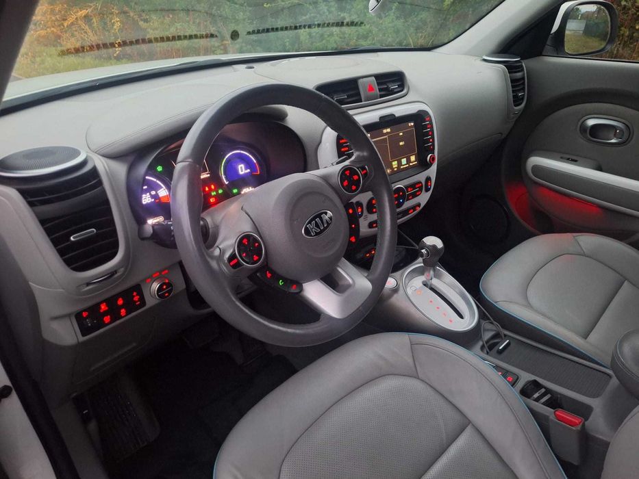 Vând Kia Soul Style electrică  (garanție)