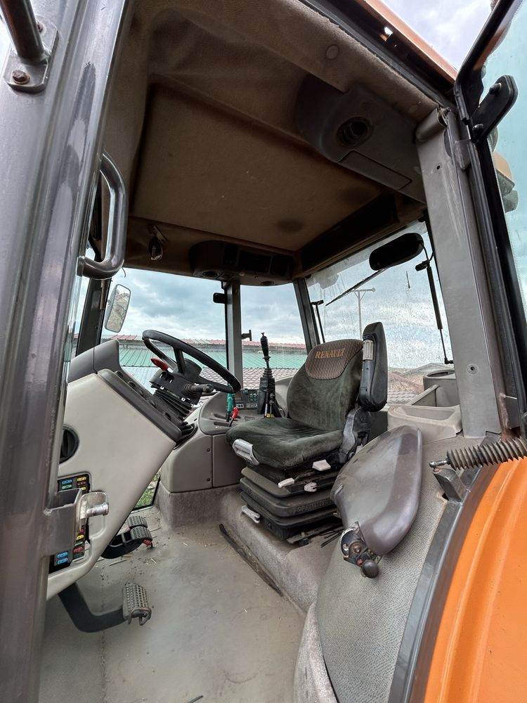 Vând tractor RENAULT