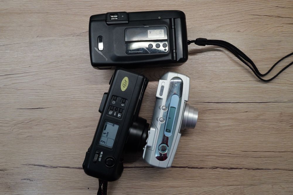 Vand aparate foto film Nikon TW zoom Chinon si Pentax point and shot