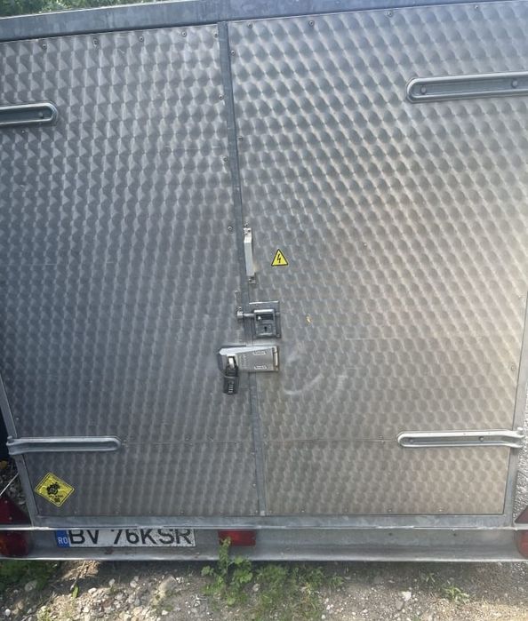 Remorcă carosată dubla axă