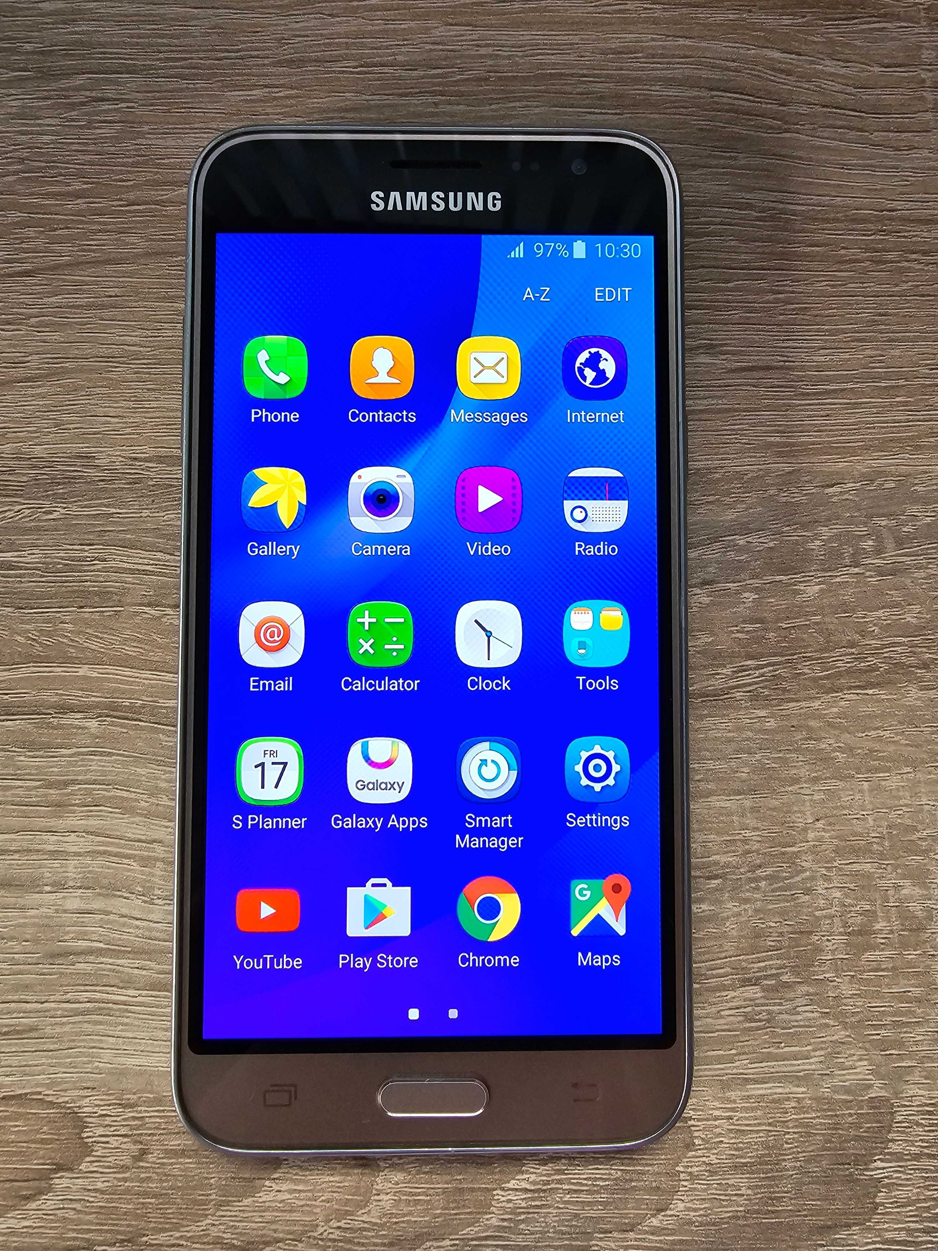 Смартфон Samsung Galaxy J3 (2016), 8GB, 4G, Gold