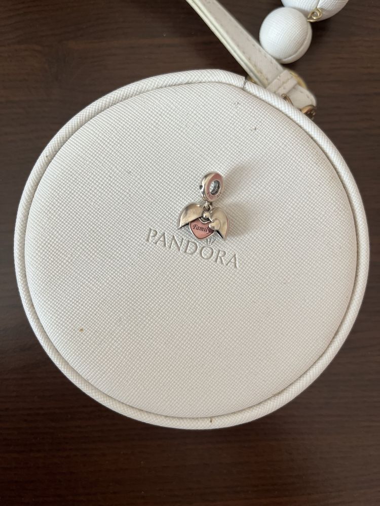 Дамски талисмани Pandora