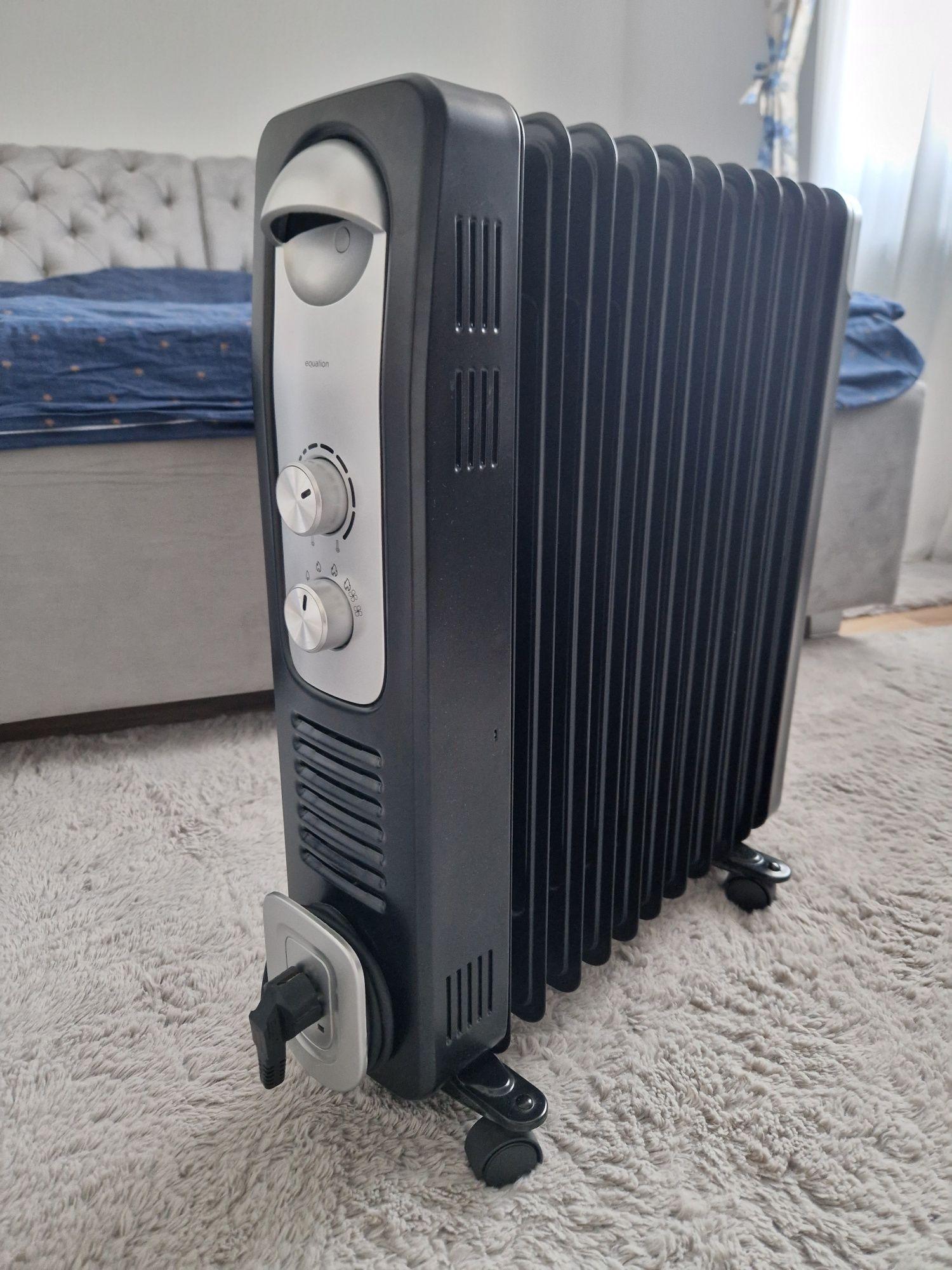 Radiator negru pe ulei cu termostat 2900W