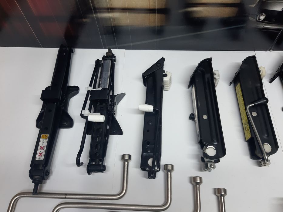 Cric bmw seria 1 2 3 4 5 6 7  x1 x2 x3 x4 x5 x6 x7