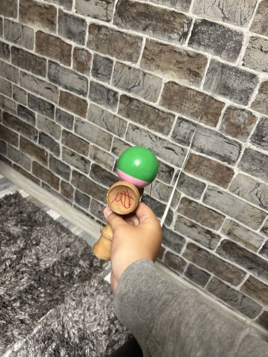 Vând kendama semnatura lui xremus