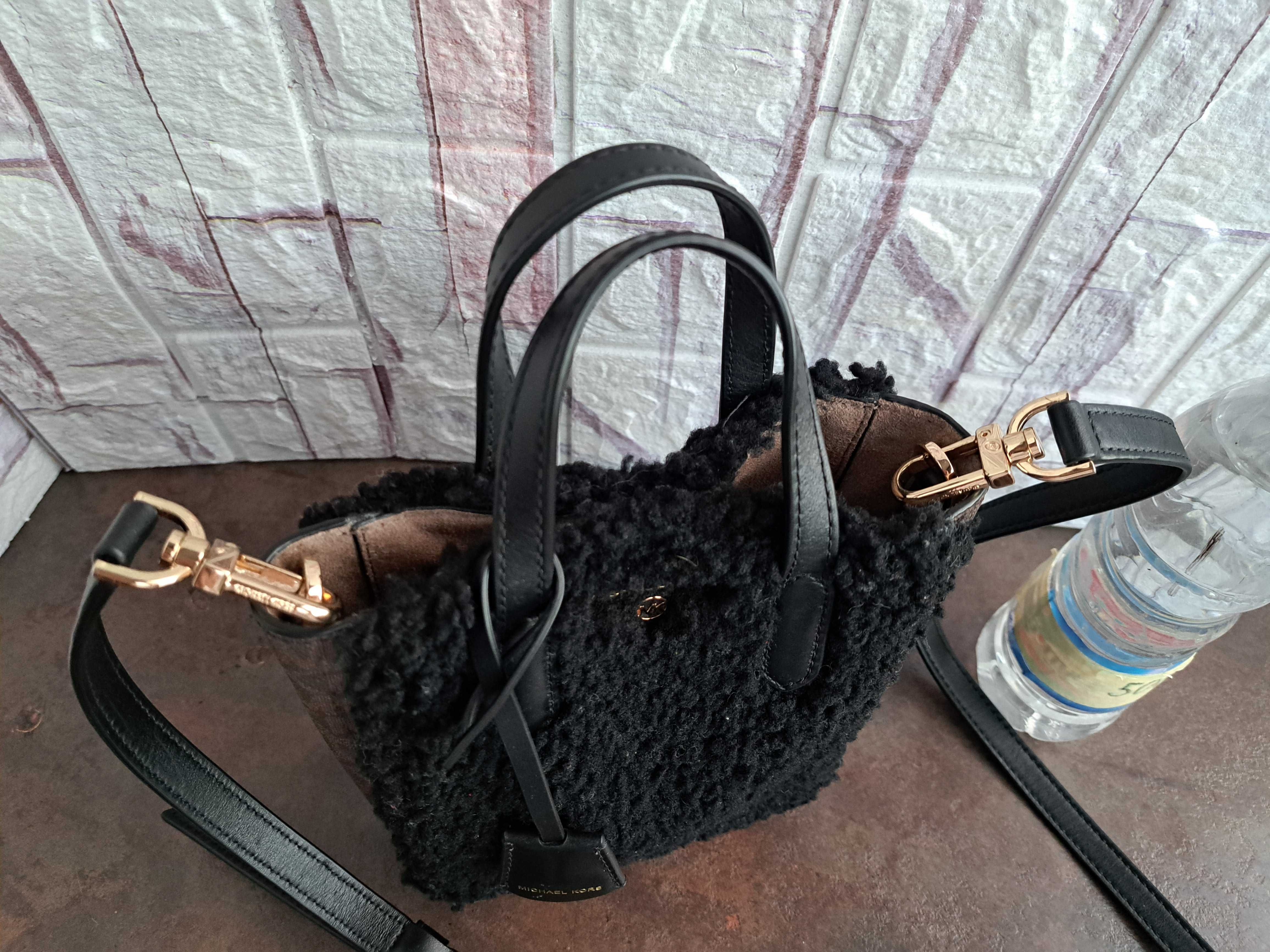 дамска чанта,Michael Kors,малка черна чантичка-естествена кожа