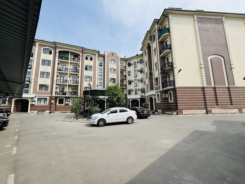 Продам свою большую квартиру в новостройке