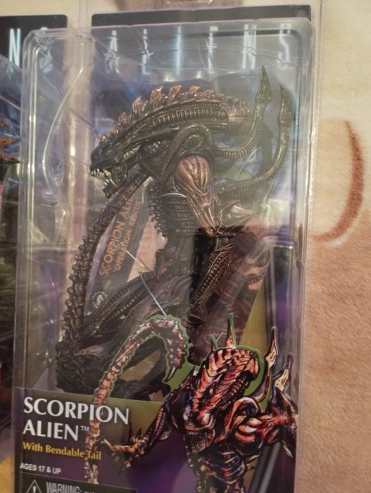 Продавам фигури Neca
