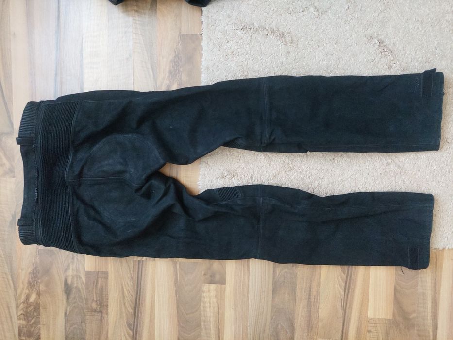 Pantaloni moto Vanucci,piele intoarsa ,stare buna