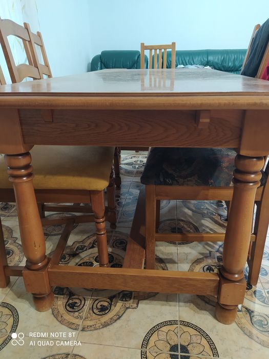 Vând masa de sufragerie de 8 persoane fără scaune