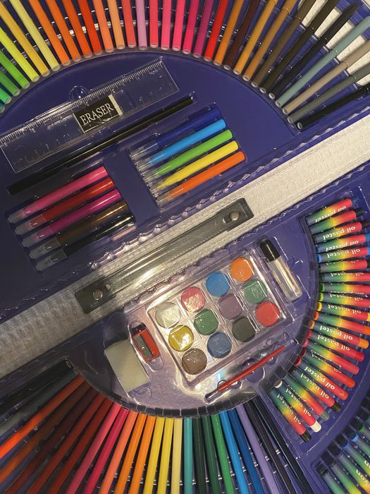 Set complet pt scoala : carioci , creioane …etc