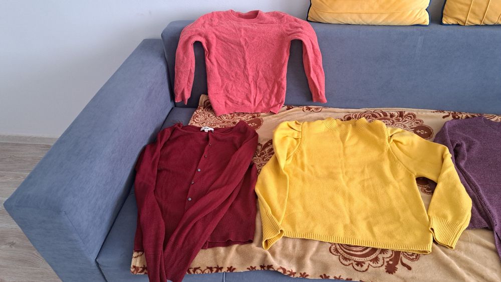 Кофты кашемир/шерсть по 500тг, шарфы 500тг.