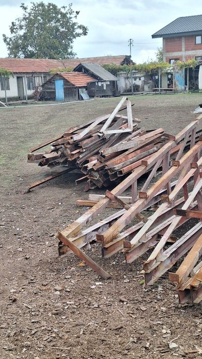 Метални колони и ферми