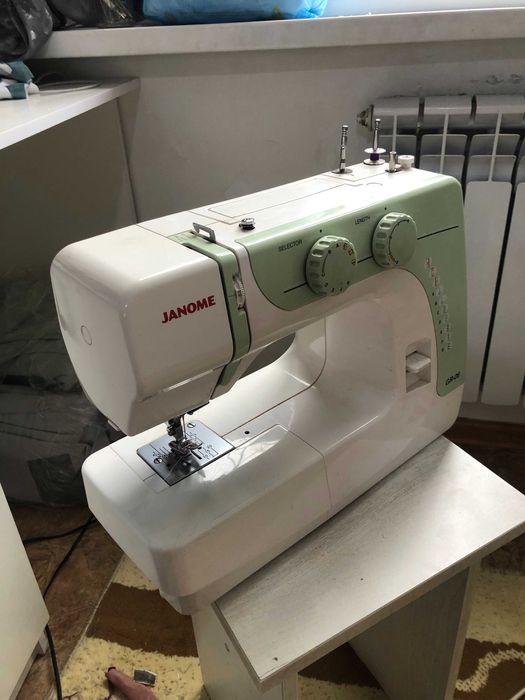 Швейная машина JANOME
