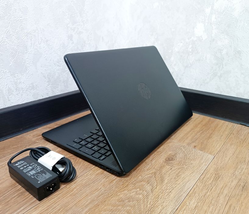 Ноутбук HP Core i3-10thGen.
