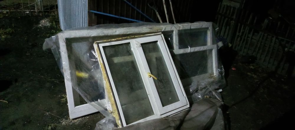 Отдам пластиковое окно и окна на контейнер