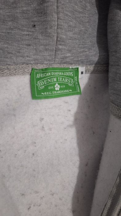 Hanorace Denim TEARS,  Lacoste,  nike tech 300 lei/buc