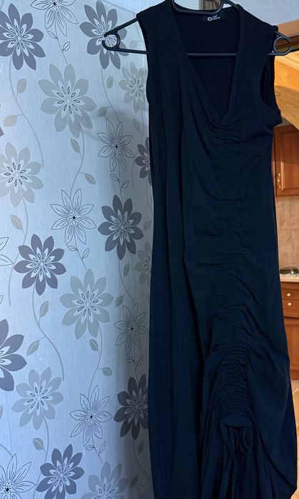 Черна Рокля много удобна с Връзки