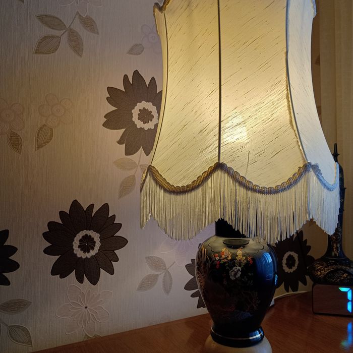 Veioza foarte eleganta cu suport lemn