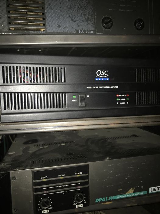 Player , mixer , amplificare ,sunet, lumini .