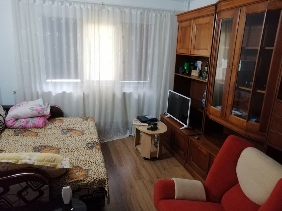 Narcisa - garsoniera parter stradal bloc de apartamente