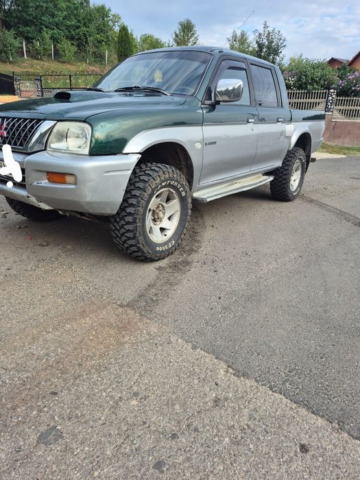 Vând Mitubisi l200