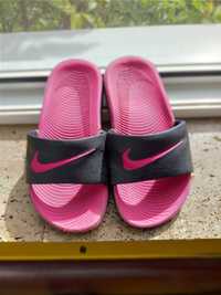 Vând șlapi Nike pentru fetițe