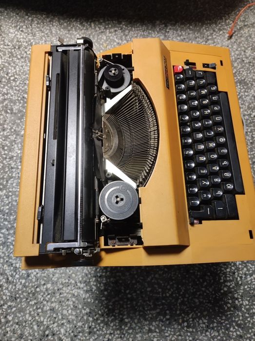 Електрическа пишеща машина Хеброс 305