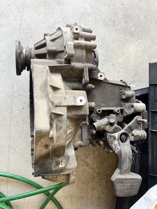 Скоростна кутия 5ст Caddy 1.6 TDI за части/рециклиране