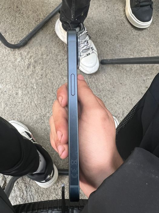 Vând sau schimb iPhone 13