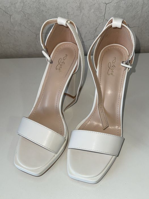 Летние туфли на каблуке