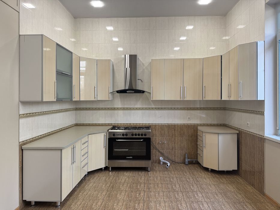 Сдается Евродом под ОФИС 3.2 сотки 9 комнат Шота Руставели Саламатина