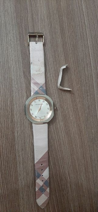 Burberry часы женские