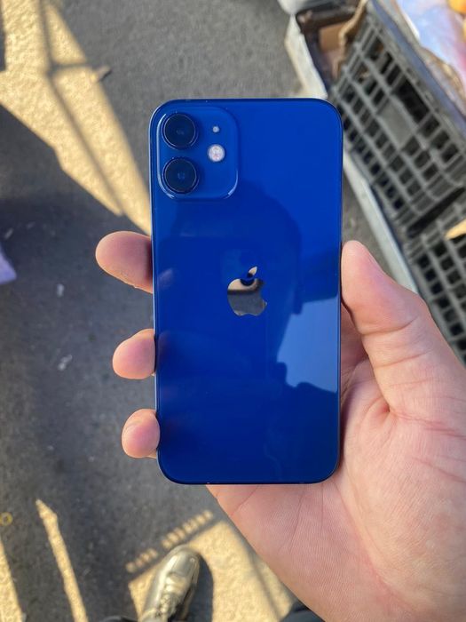 iPhone  12 mini.