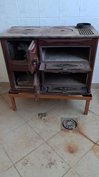 Печка с фурна на дърва