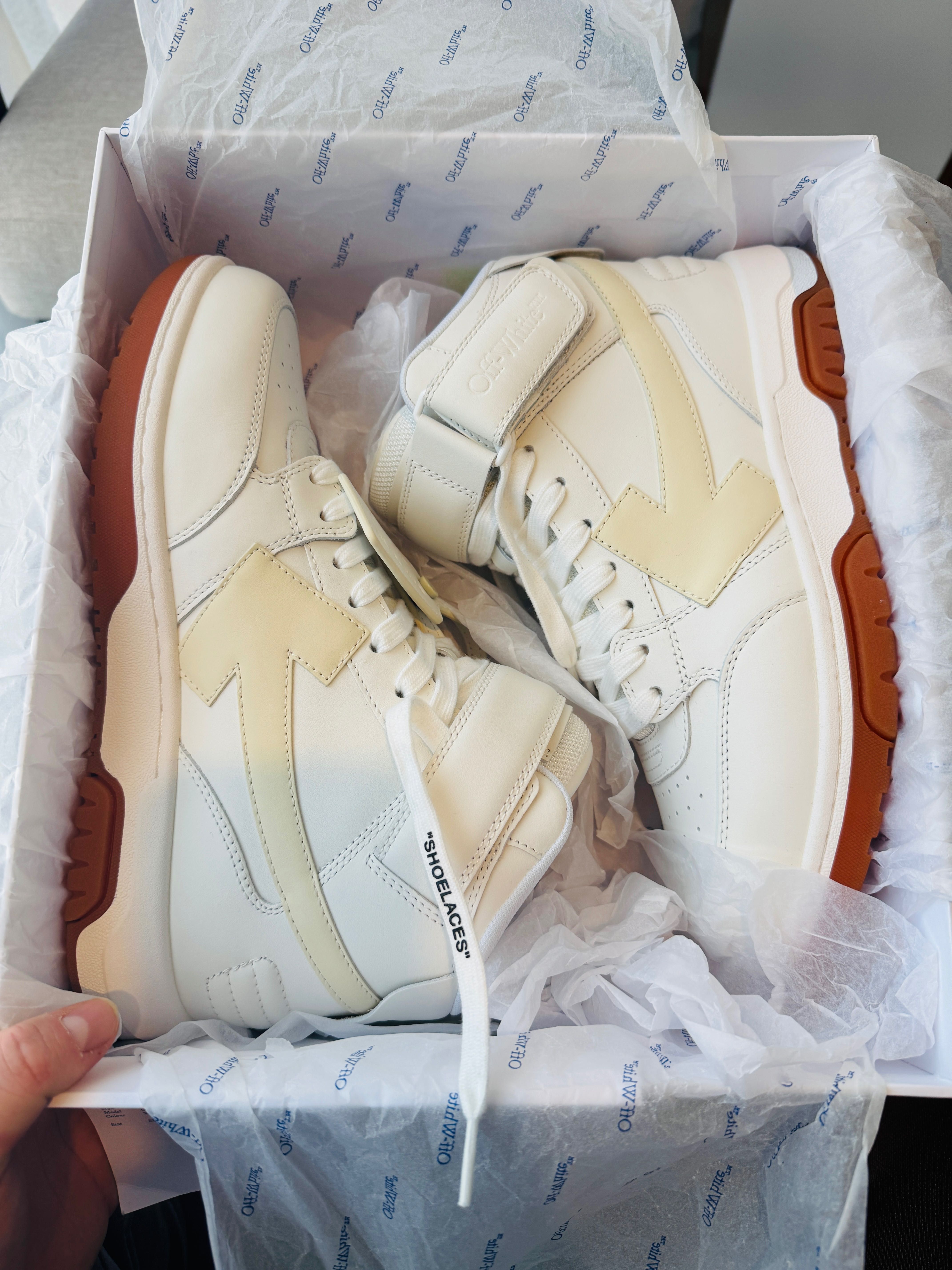 Off-White Out of Office mid