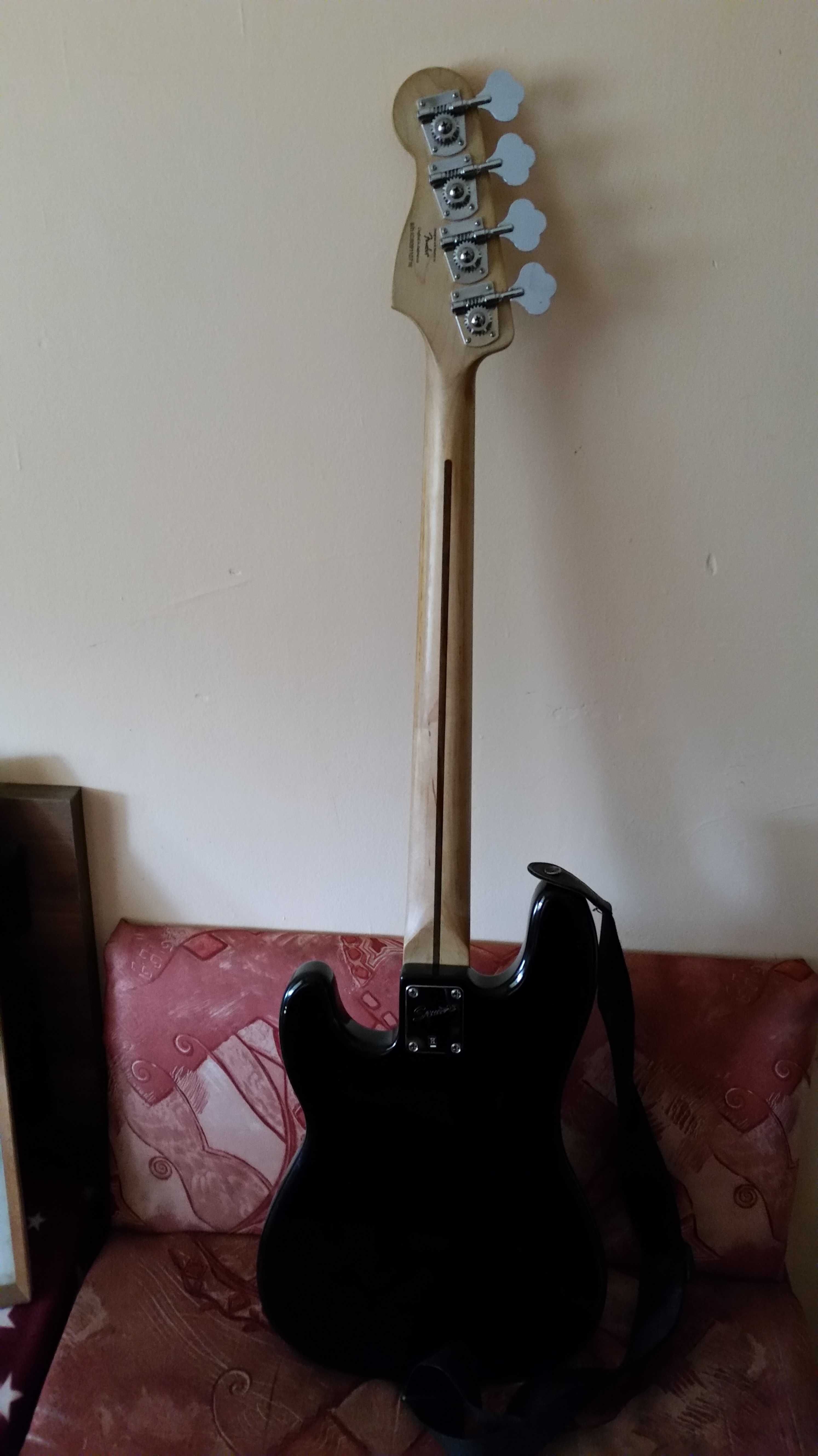 Бас китара fender squier p bass