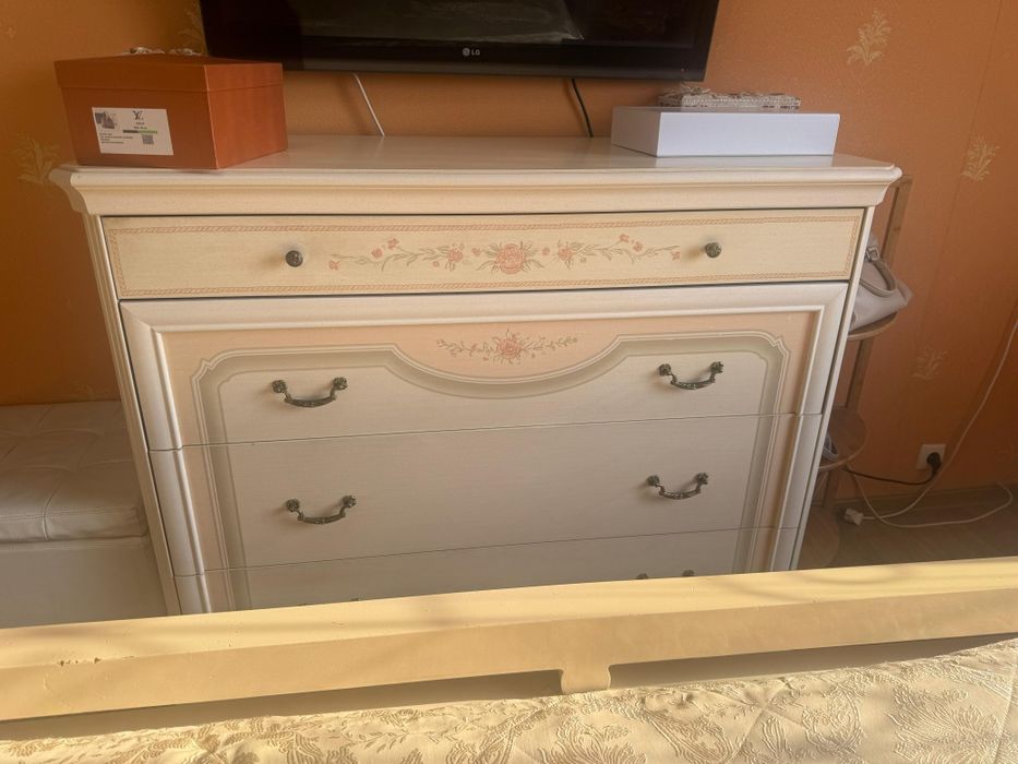 Спальный гарнитур сатылады