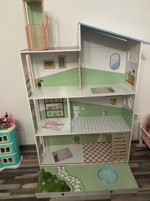 Vand casuta pentru papusi