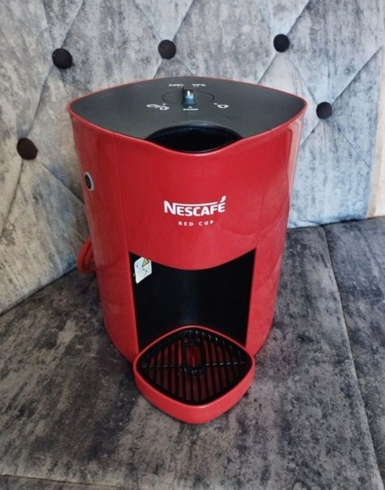 Кофемашинка Nescafe red mug coffee machine.